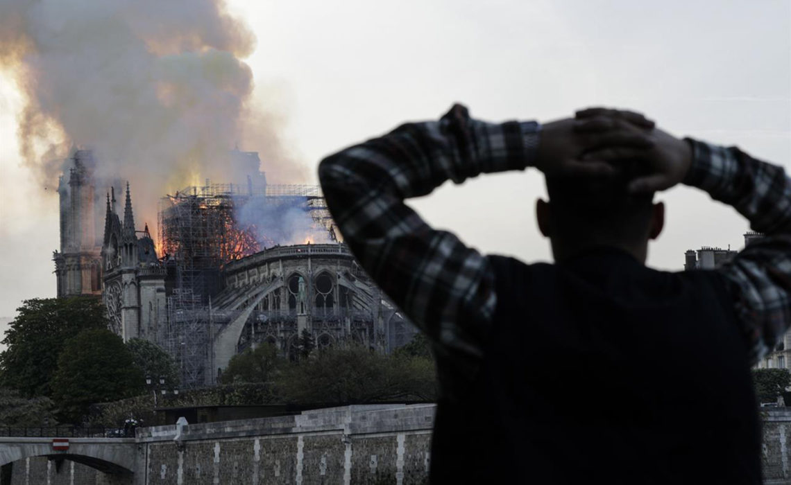 L’incendio a Notre Dame ci divide tra paura e voglia di ripartire 